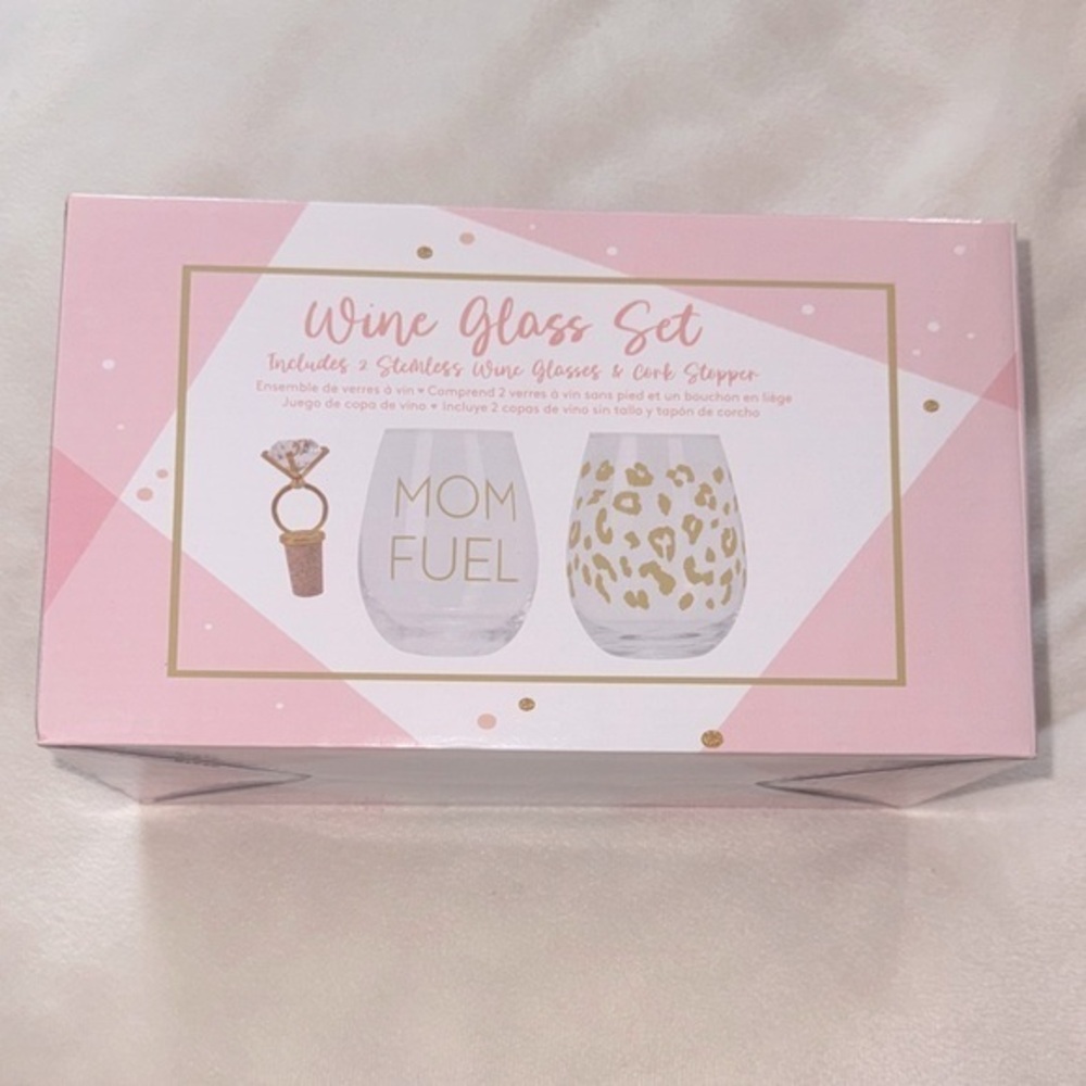 ‘MOM FUEL’ Wine 2 Glass Set with Simulated Diamond Wine Cork NEW Cheetah Print